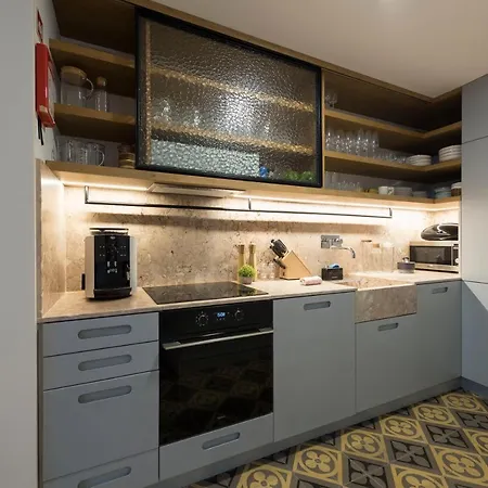 Classy & Stylish Duplex Апартаменты